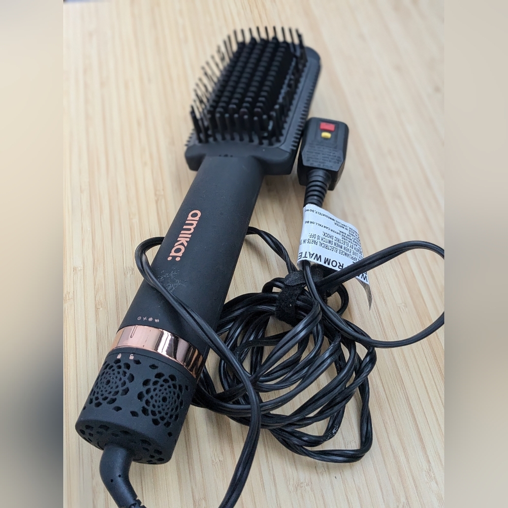 Amika Black Hair Straightening Brush